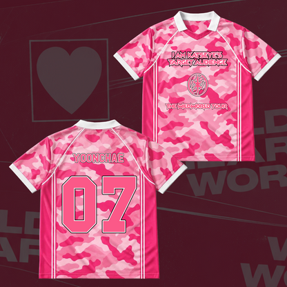 Katseye The Wildworld Tour Baseballshirt mit Flügel-Ausschnitt in Pink Camo Geschenk für Fans