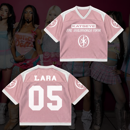 Schickes KATSEYE The Wildworld Tour Jersey mit Netzstoff-Einsätzen, Pastellrosa, Streetwear-Fanartikel