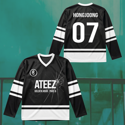 Sporty Twice Dies ist für das blau-schwarze Eishockeytrikot