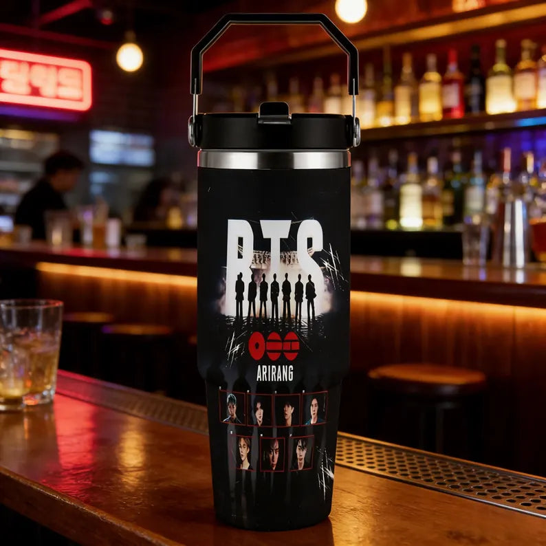 BTS ARIRANG 30oz Edelstahl-Becher, ARMY-inspirierte Isolierflasche, K-Pop Fan Reisebecher