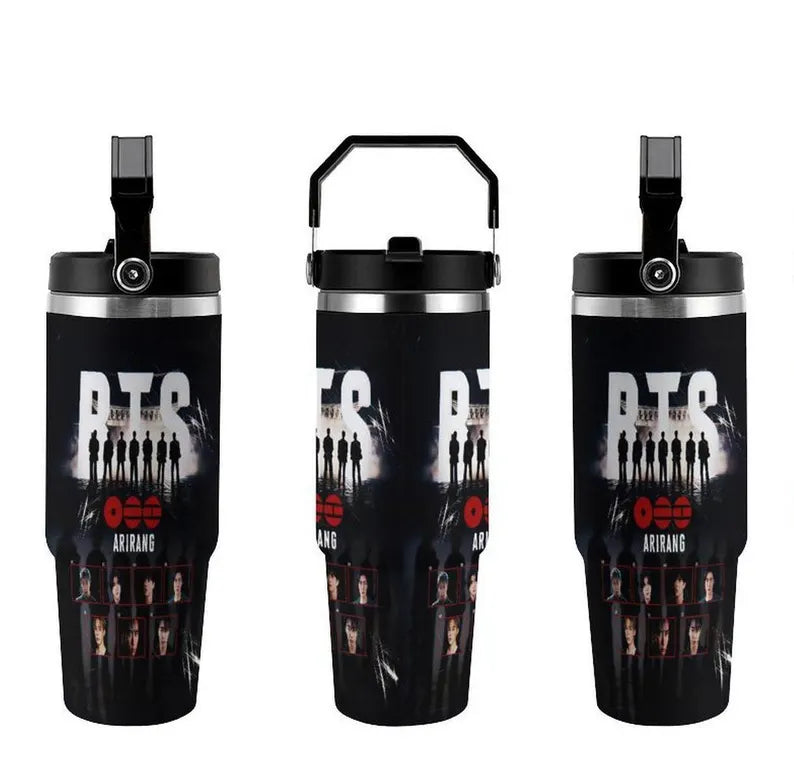 BTS ARIRANG 30oz Edelstahl-Becher, ARMY-inspirierte Isolierflasche, K-Pop Fan Reisebecher