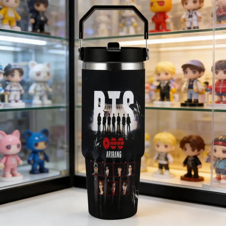BTS ARIRANG 30oz Edelstahl-Becher, ARMY-inspirierte Isolierflasche, K-Pop Fan Reisebecher