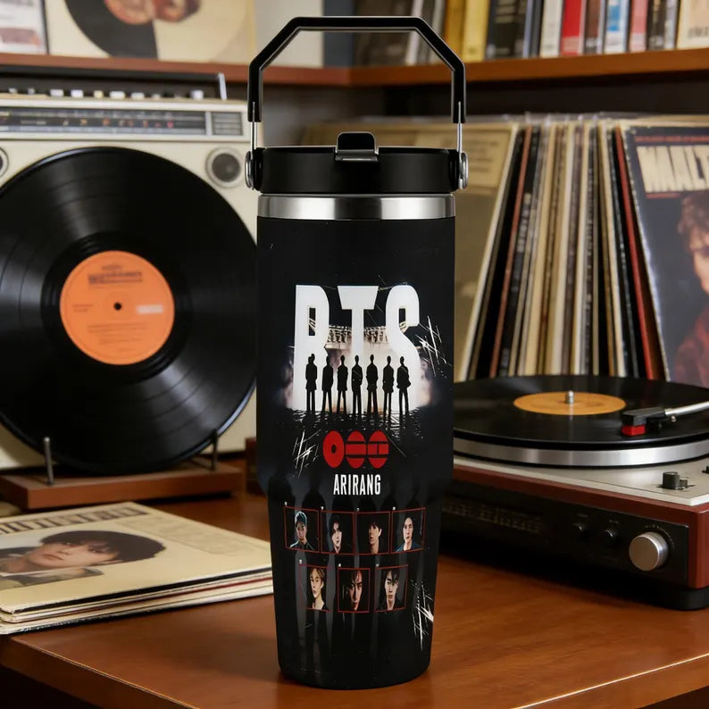 BTS ARIRANG 30oz Edelstahl-Becher, ARMY-inspirierte Isolierflasche, K-Pop Fan Reisebecher