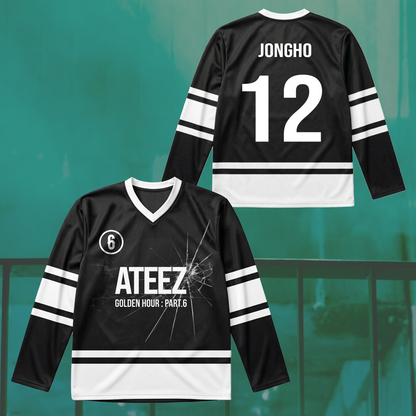 Sporty Twice Dies ist für das blau-schwarze Eishockeytrikot