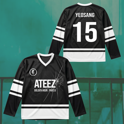 Sporty Twice Dies ist für das blau-schwarze Eishockeytrikot