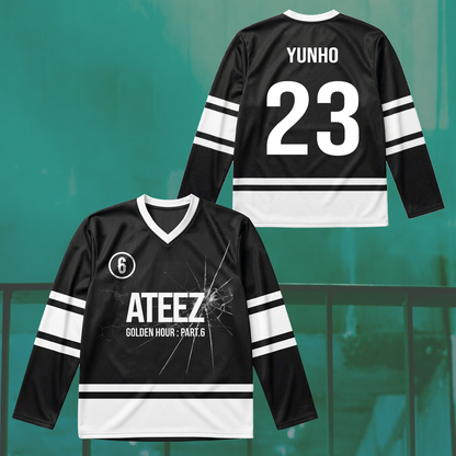 Sporty Twice Dies ist für das blau-schwarze Eishockeytrikot